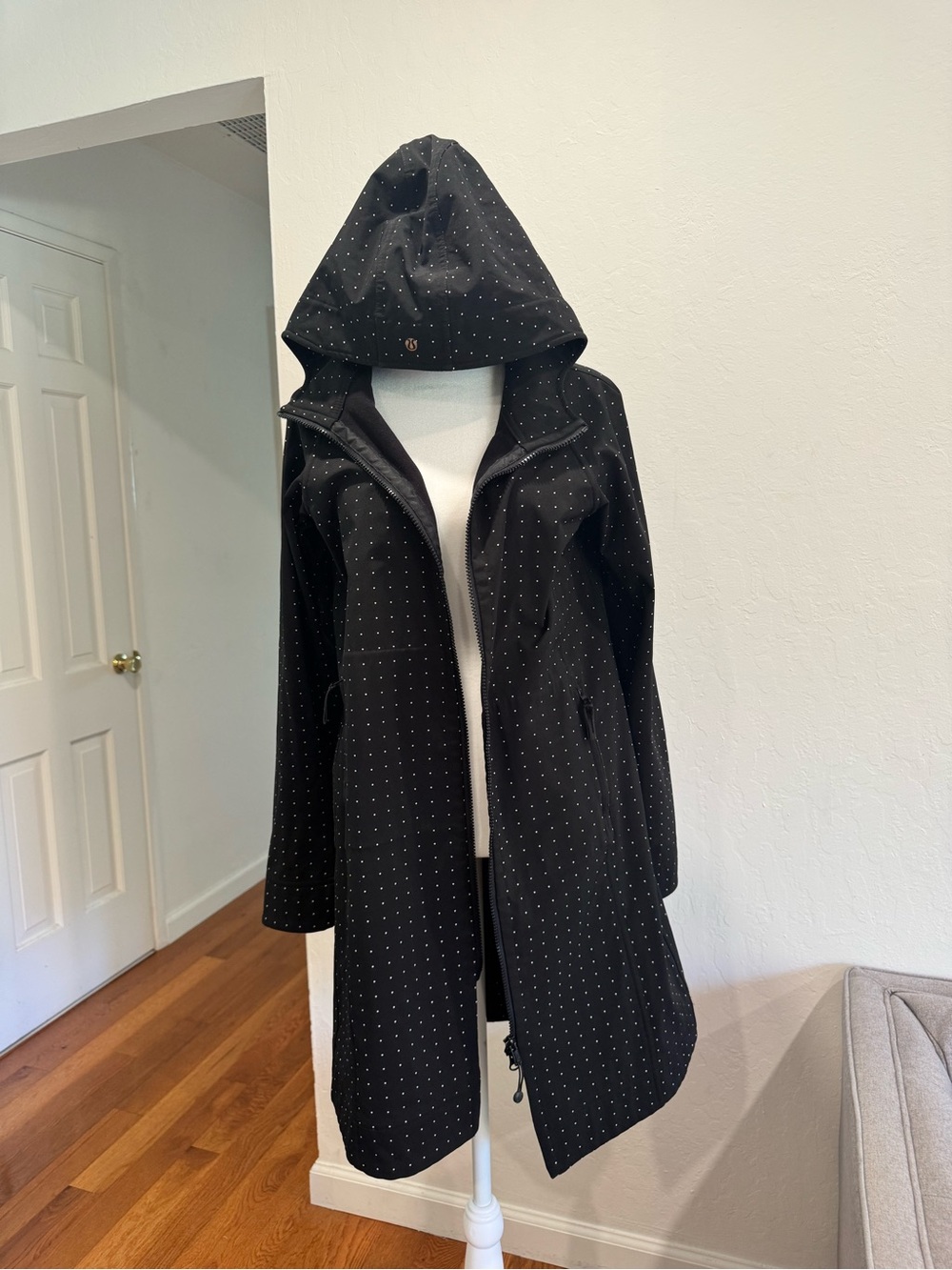 Lululemon Black Rain Jacket Hooded White Dot Lightweight Coat